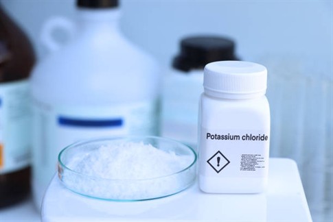 An Oxidizing, disinfectant, and reagent agent. Comes in 1lb, 500g, 1kg, 2.5kg, 12.5kg, 50lb, 25kg, and 50kg packaging